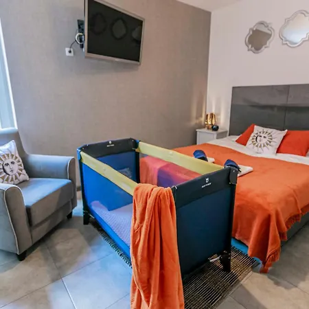 Riwiera Dla 2 Par I 2 Dzieci, 300 M Od Plazy アパート *