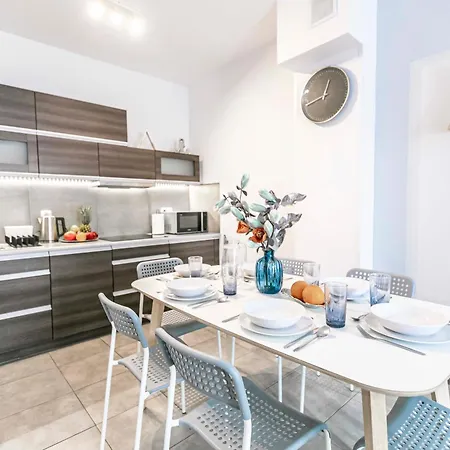 Riwiera Dla 2 Par I 2 Dzieci, 300 M Od Plazy アパート *